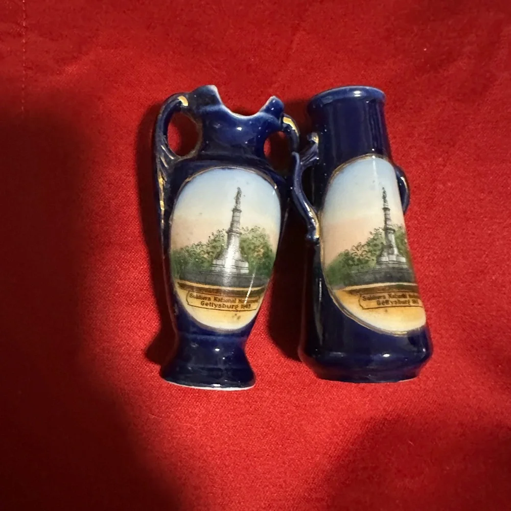 Wheelock German Gettysburg PA Blue and Gold Vintage Decorative Miniature Vases